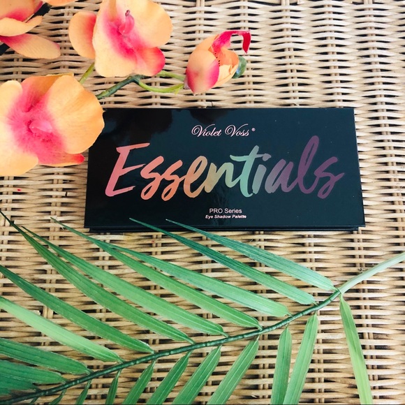 Violet Voss: Essentials EyeShadow Palette - Picture 4 of 6